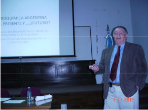 El Ing. Carlos Octtinger y su presentación
